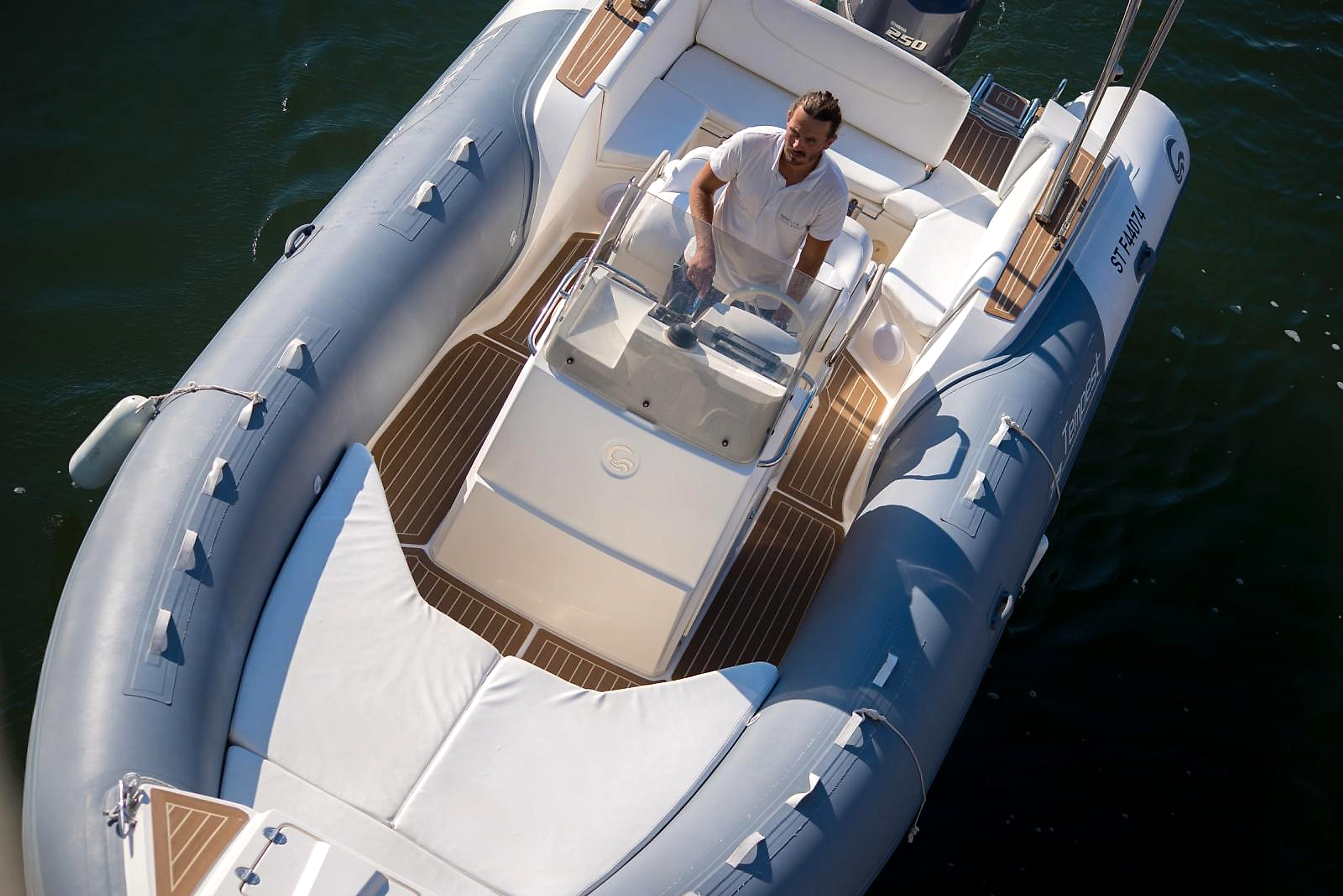 2026 Capelli Tempest 775 Luxe à louer (photo 4)