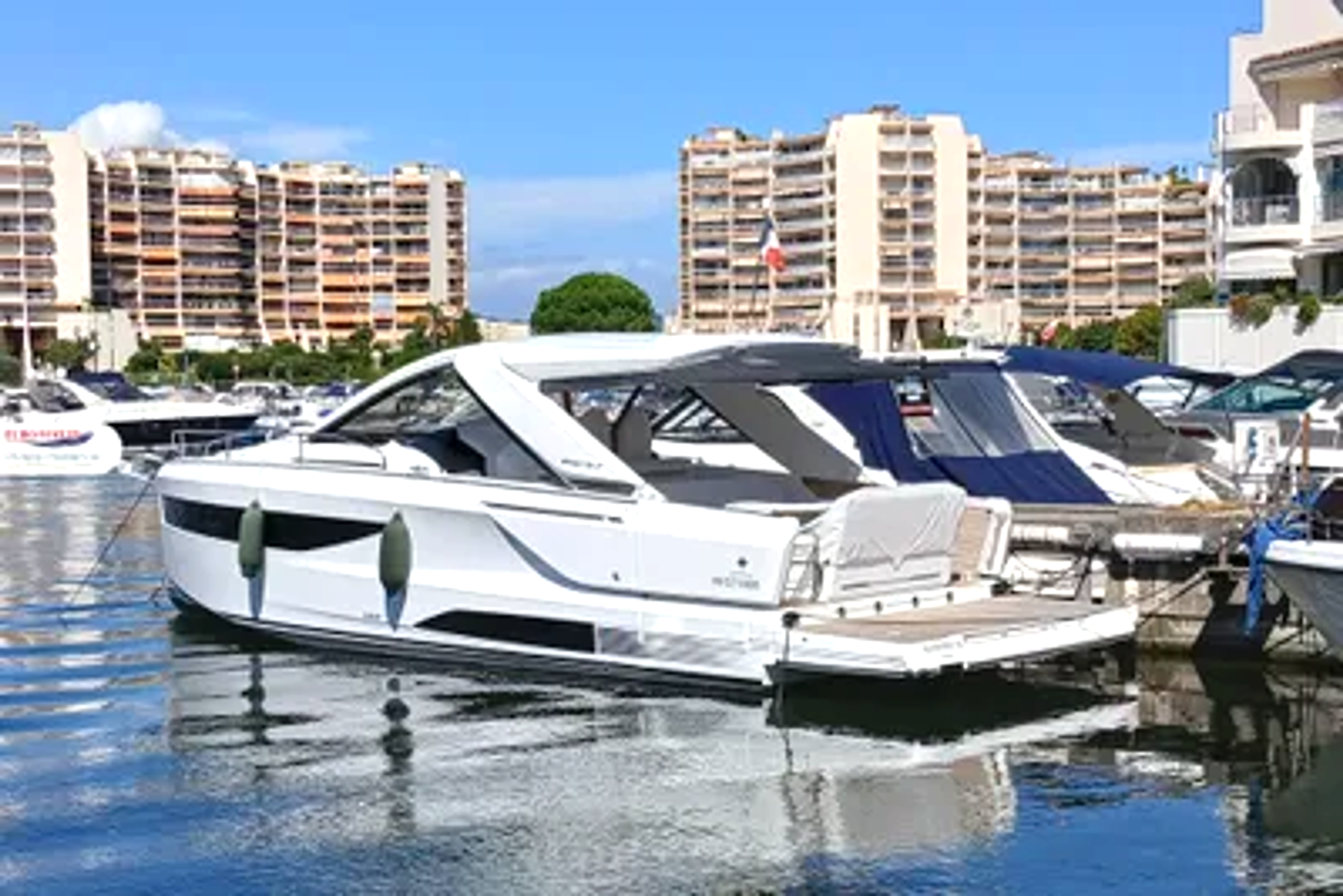 2026 Jeanneau Db 37 a noleggio (photo 3)