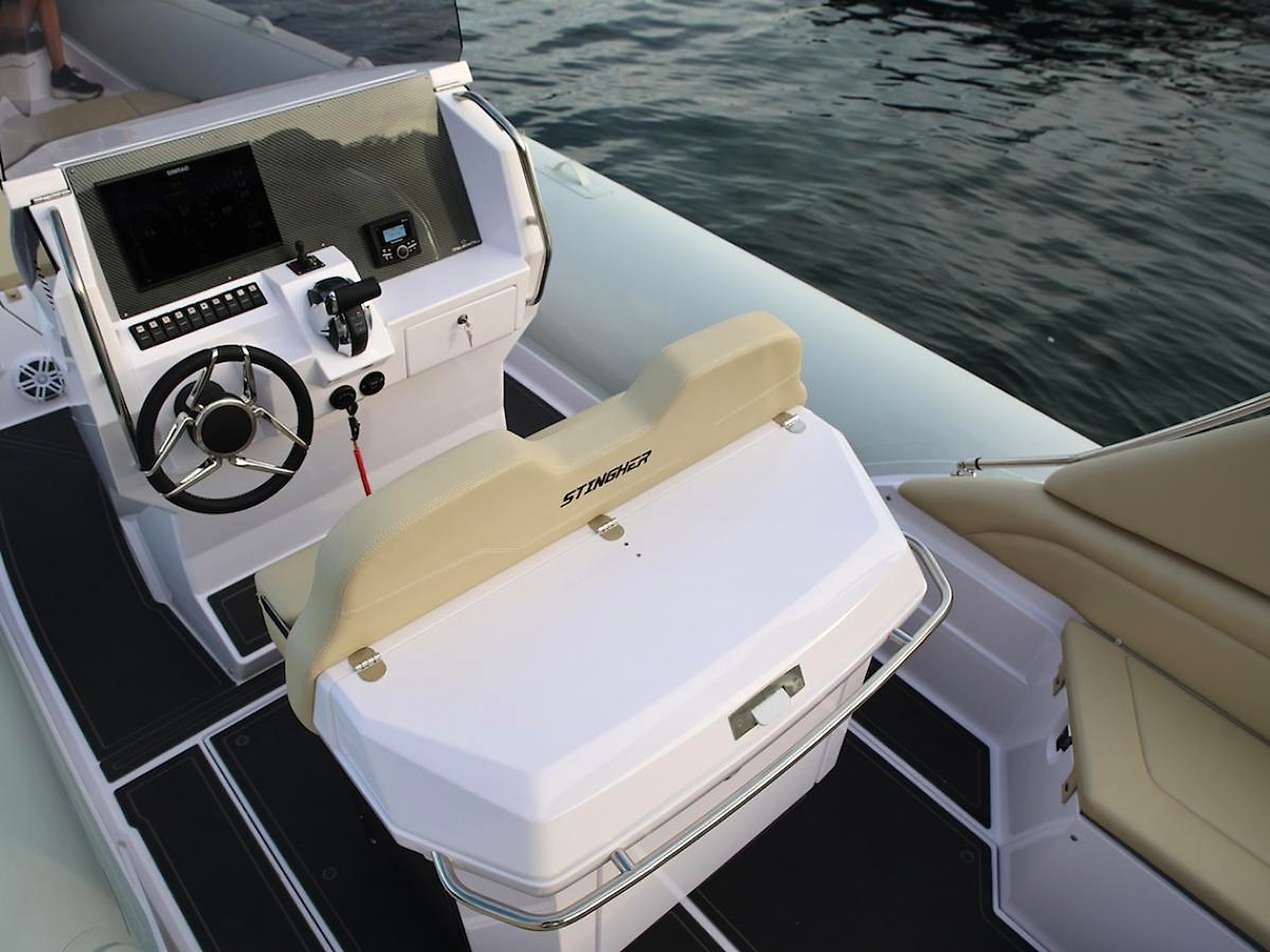2026 Stingher 28 na czarter (photo 2)