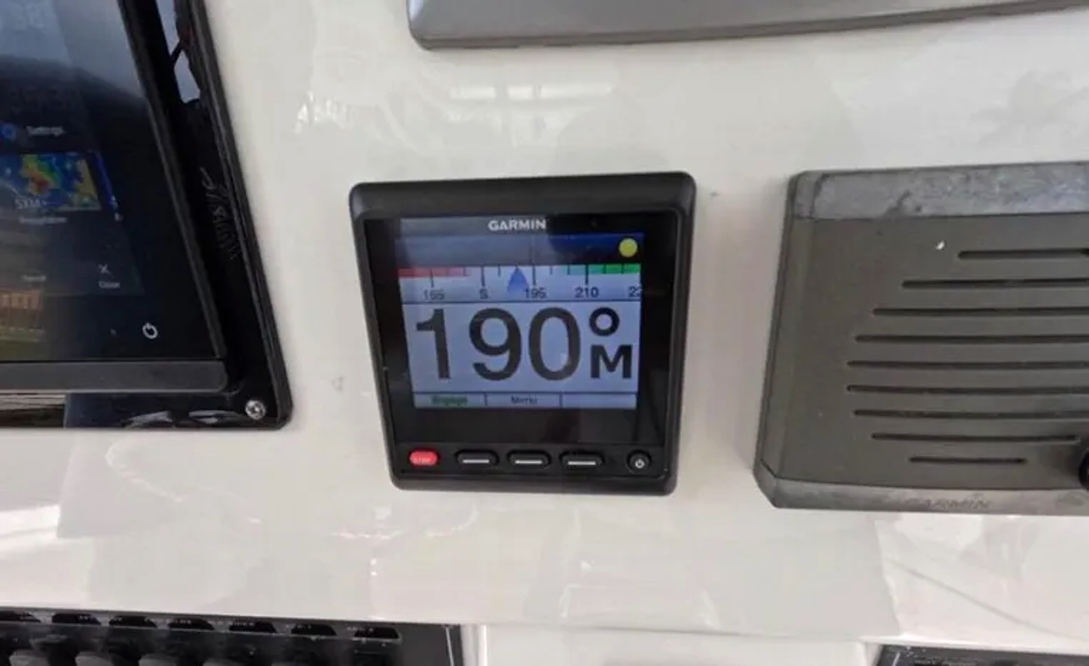 2013 Boston Whaler 320 Outrage for sale (photo 2)