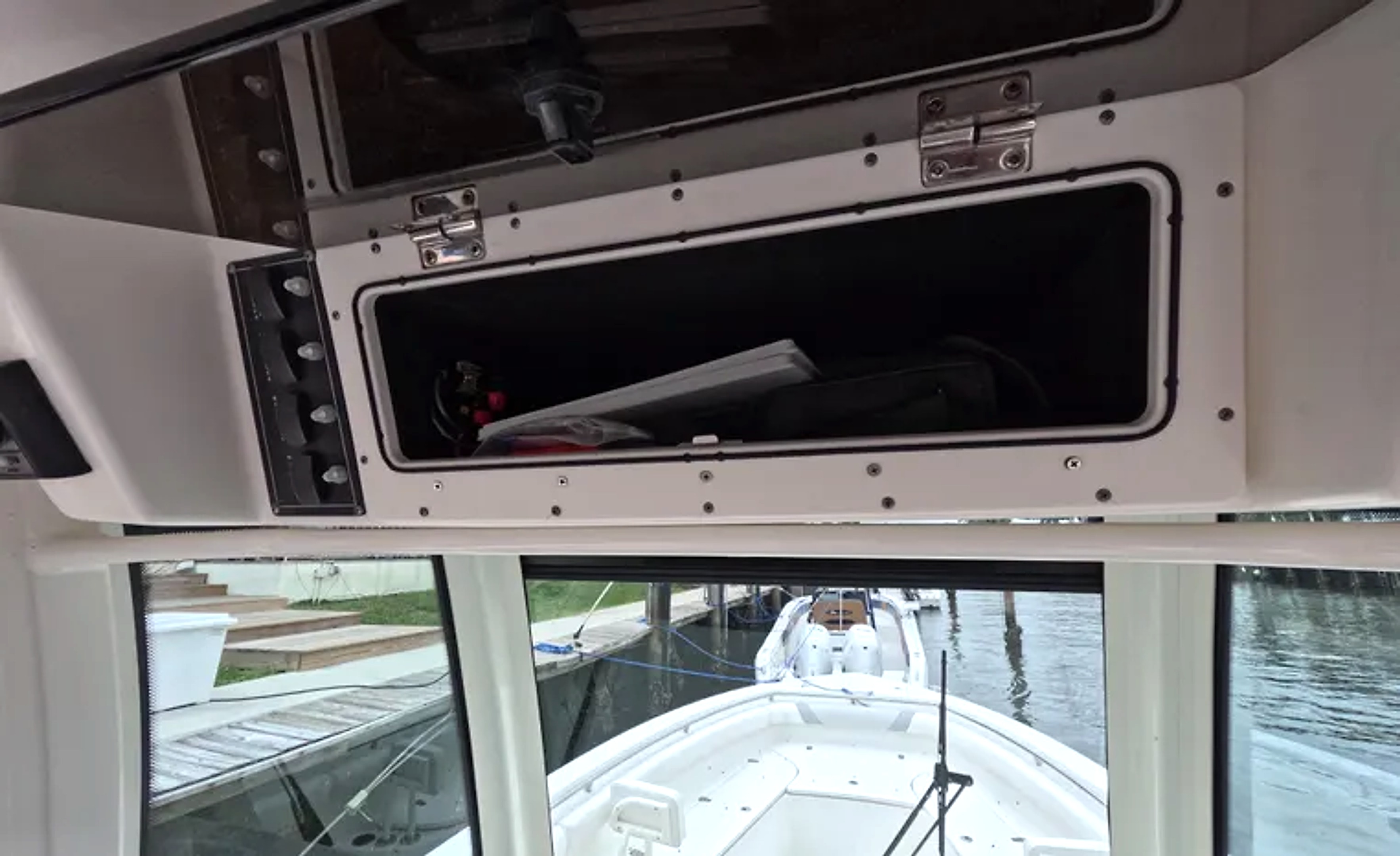 2013 Boston Whaler 320 Outrage for sale (photo 16)