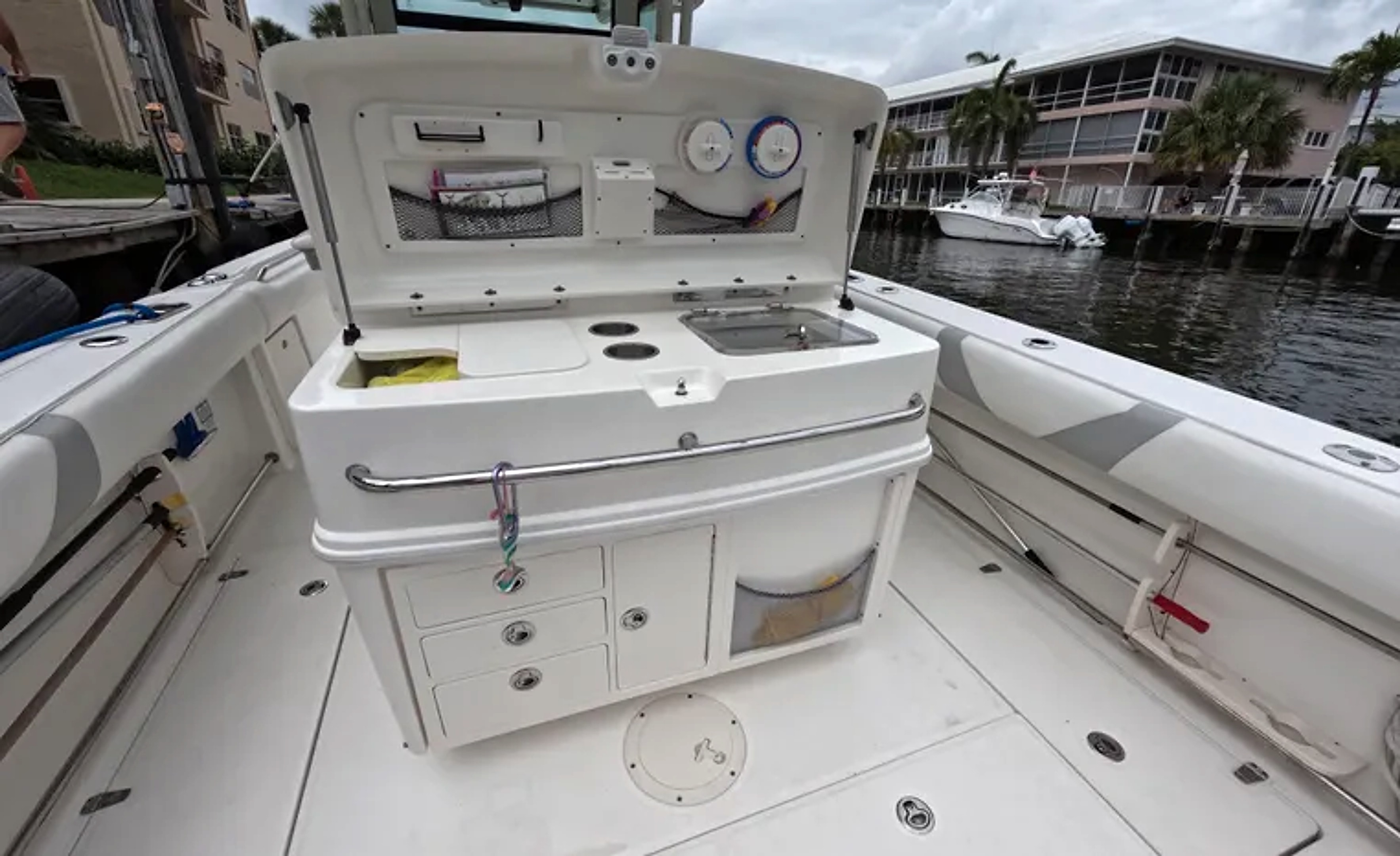 2013 Boston Whaler 320 Outrage for sale (photo 18)