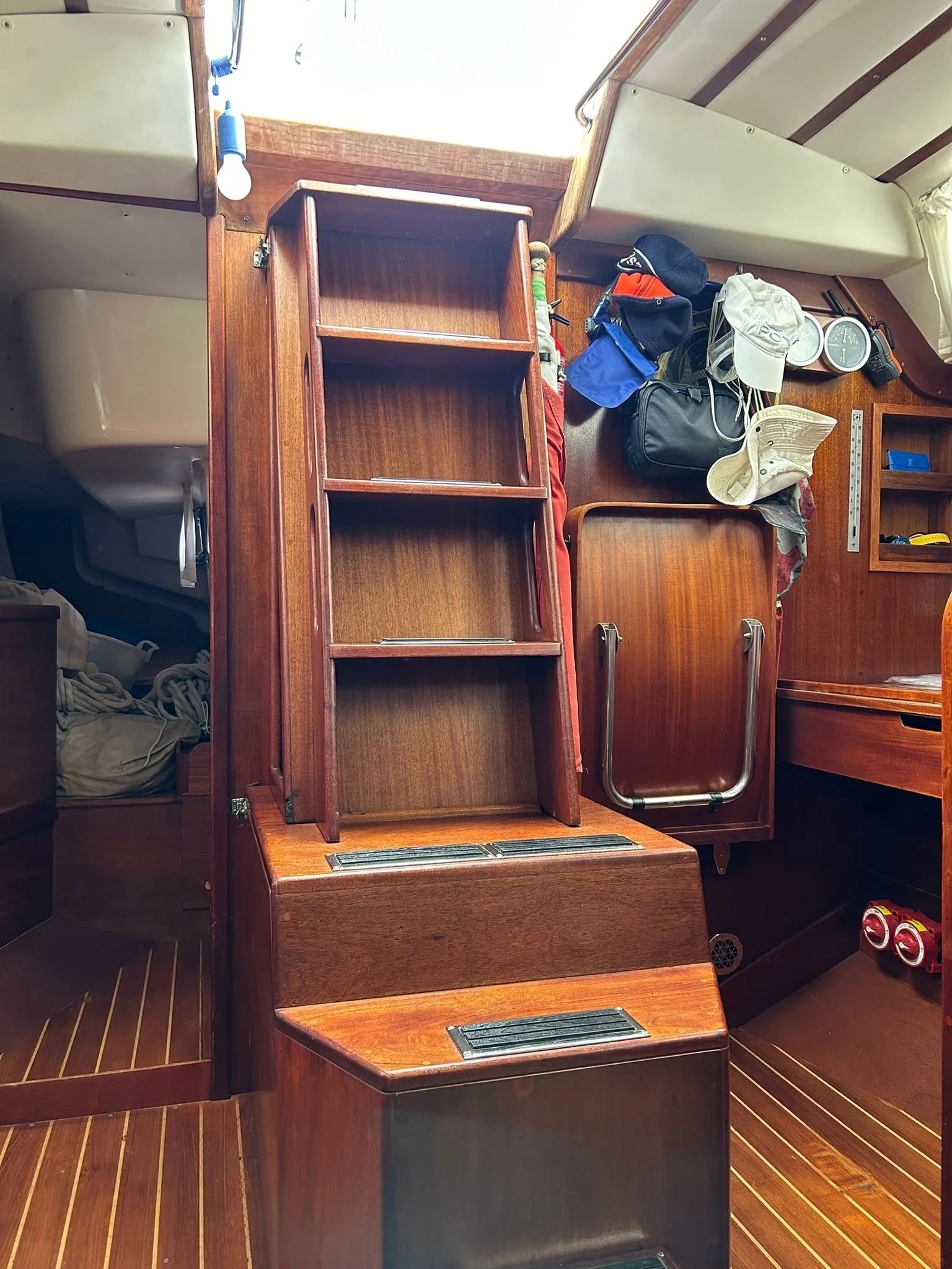 1982 Sweden Yachts C41 for sale (photo 4)
