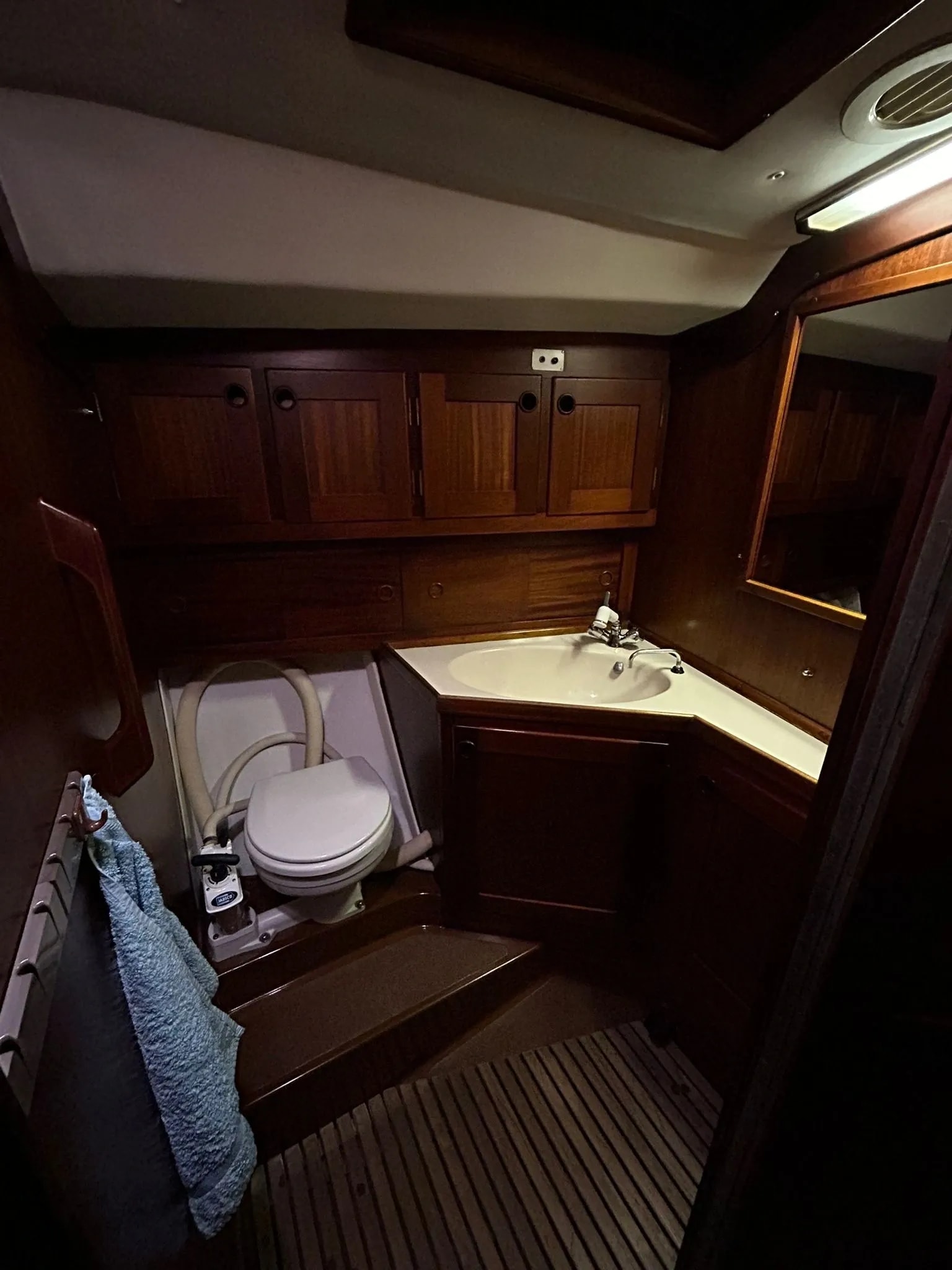 1982 Sweden Yachts C41 for sale (photo 11)