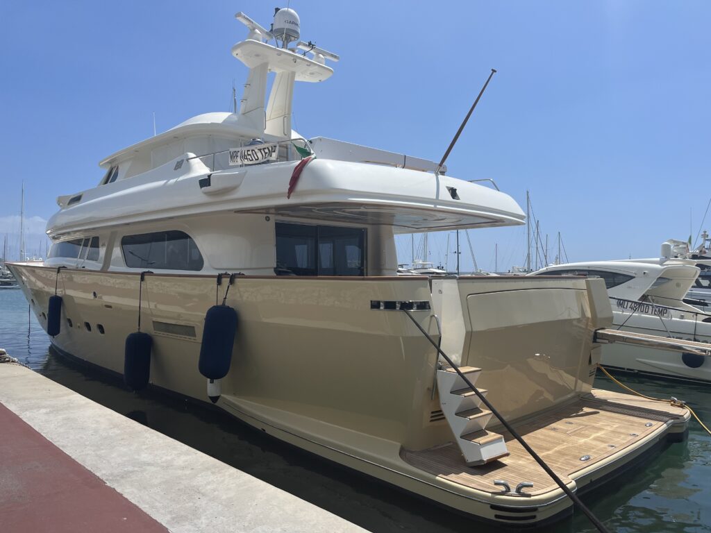 2000 Ferretti Custom Line Navetta 27 en venta (photo 2)