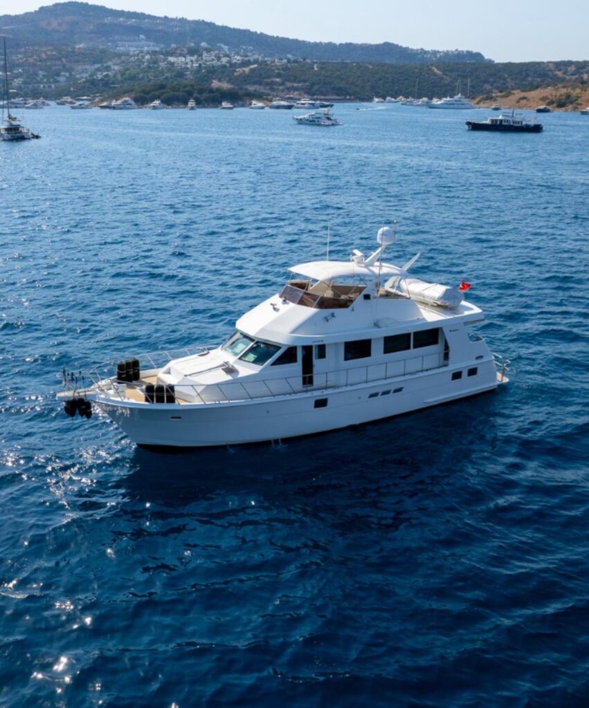 1997 Hatteras 70 for sale (photo 2)