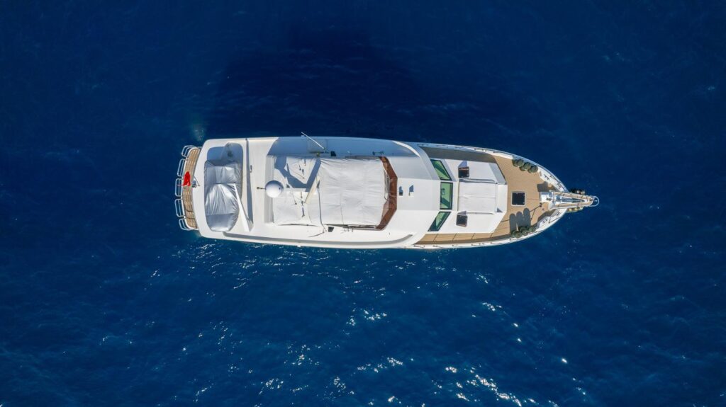 1997 Hatteras 70 for sale (photo 5)