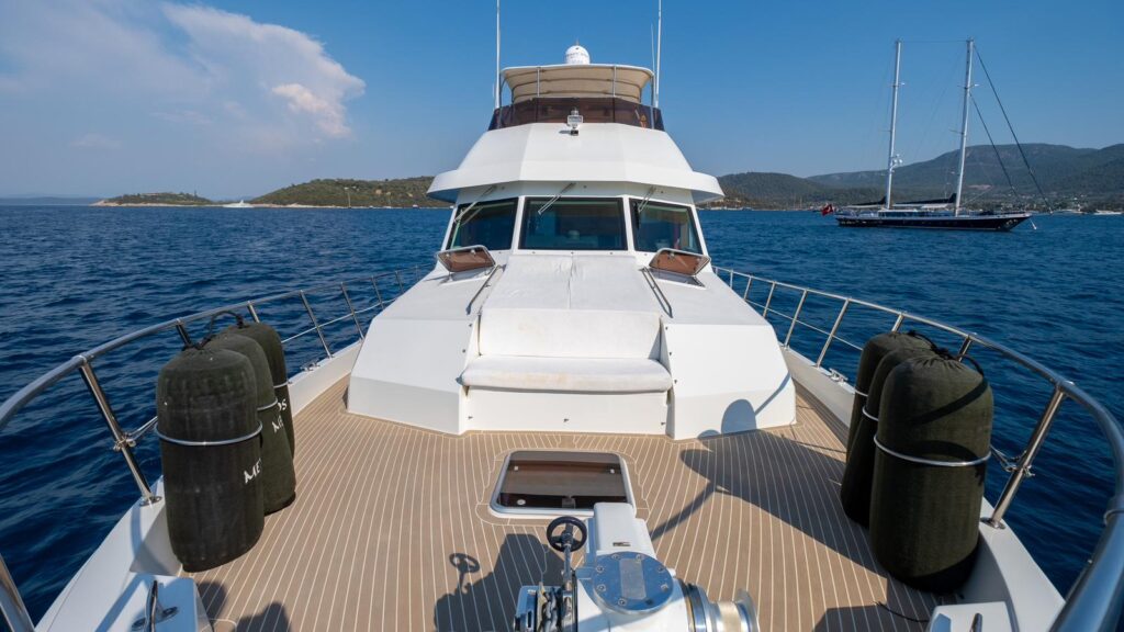 1997 Hatteras 70 for sale (photo 6)
