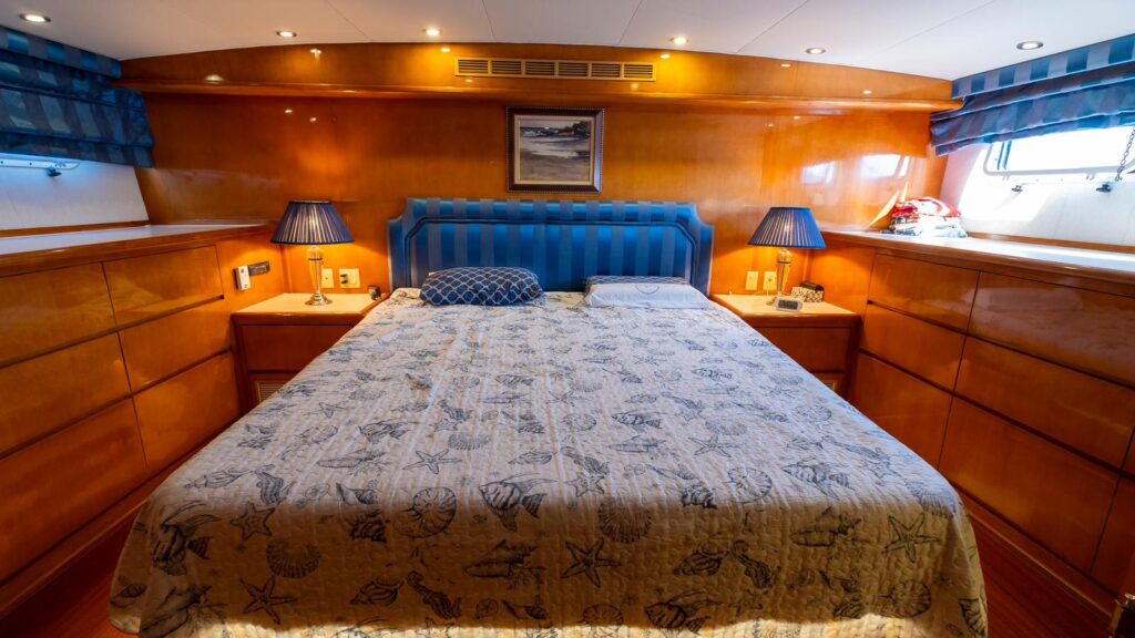 1997 Hatteras 70 for sale (photo 10)