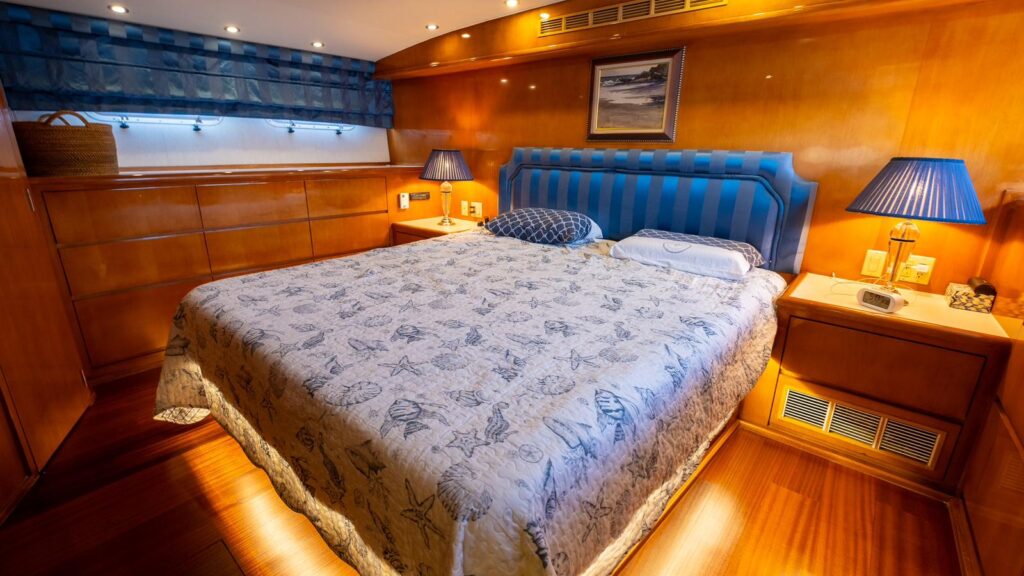 1997 Hatteras 70 for sale (photo 11)