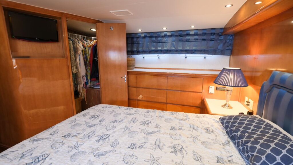 1997 Hatteras 70 for sale (photo 12)