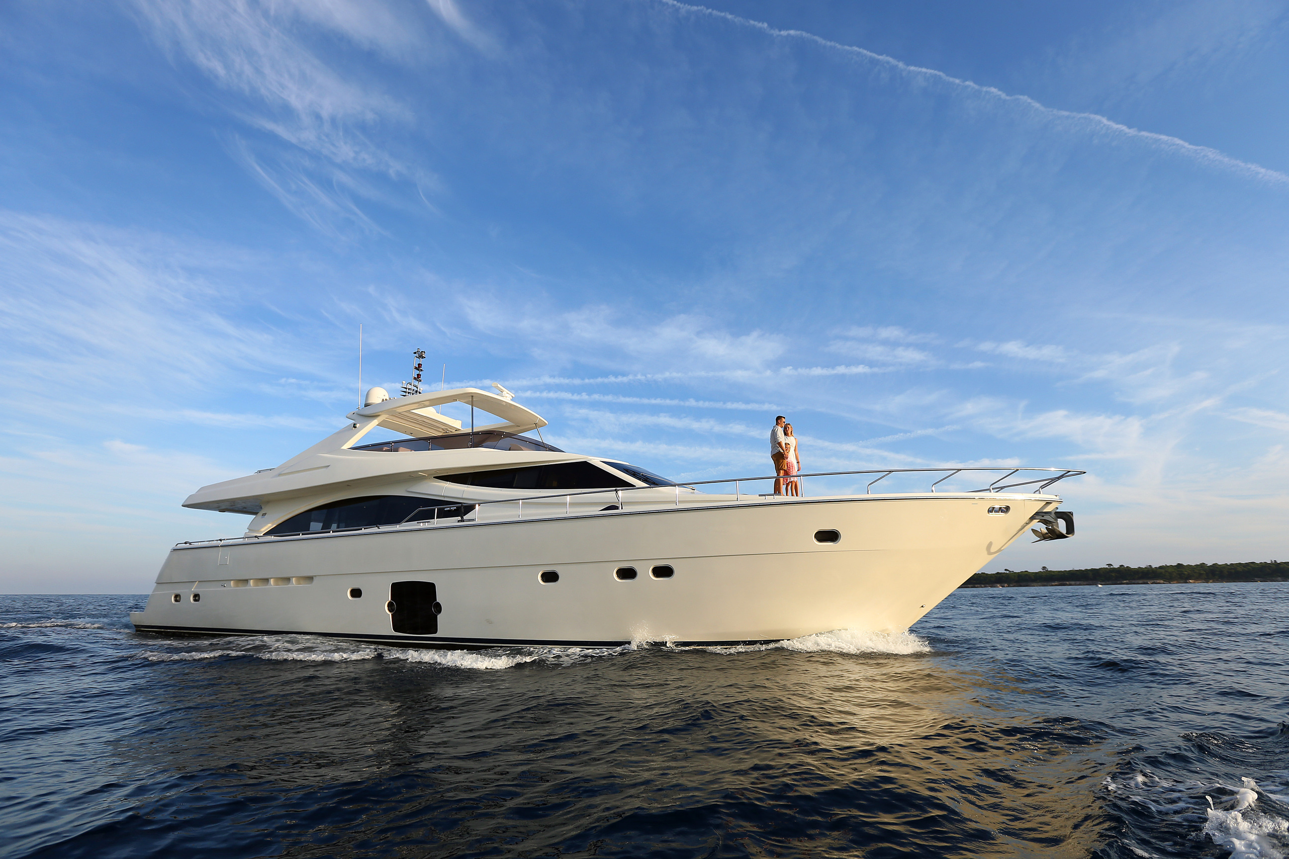 2009 FERRETTI 830 a noleggio (photo 2)