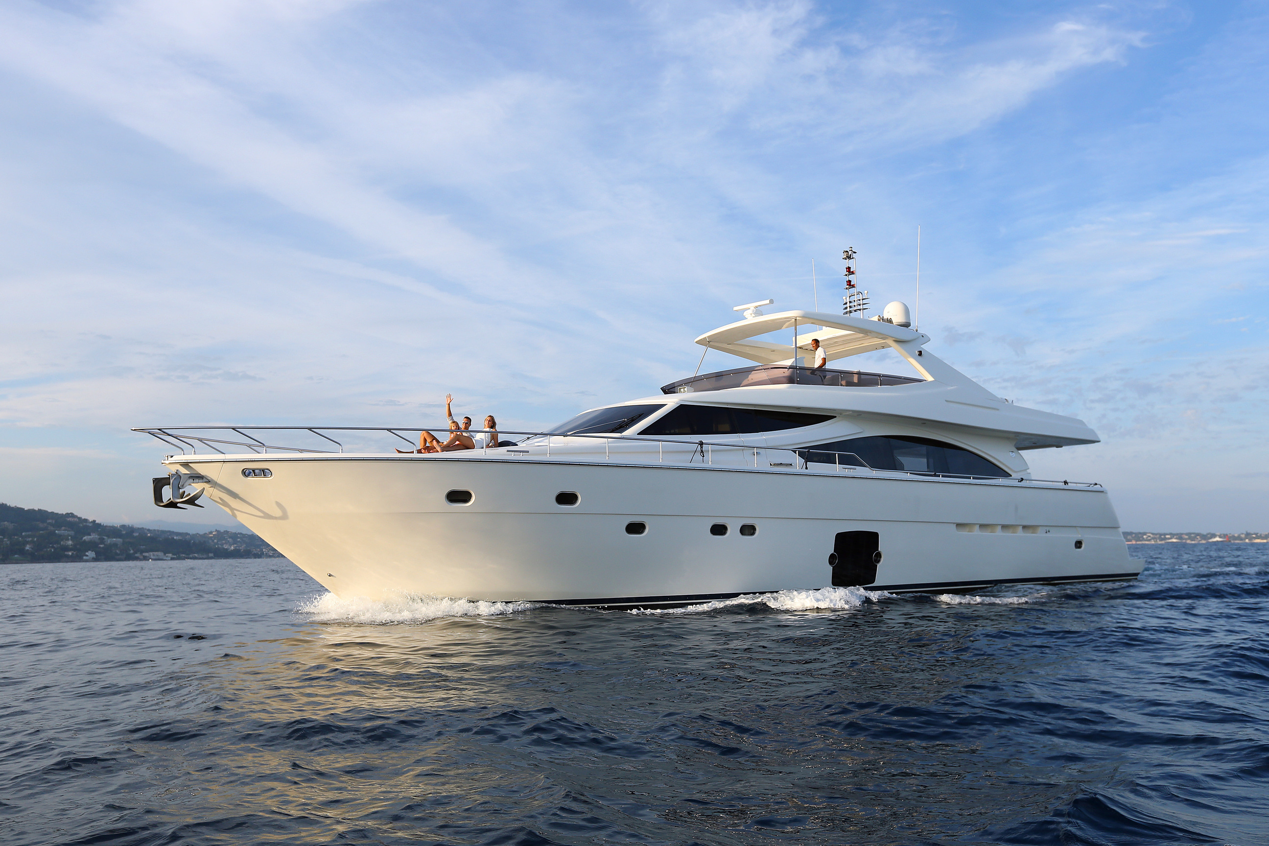 2009 FERRETTI 830 a noleggio (photo 3)