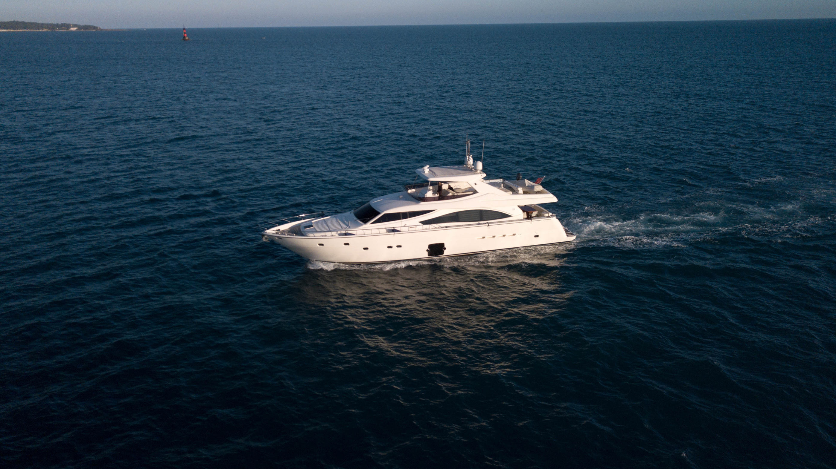 2009 FERRETTI 830 a noleggio (photo 4)