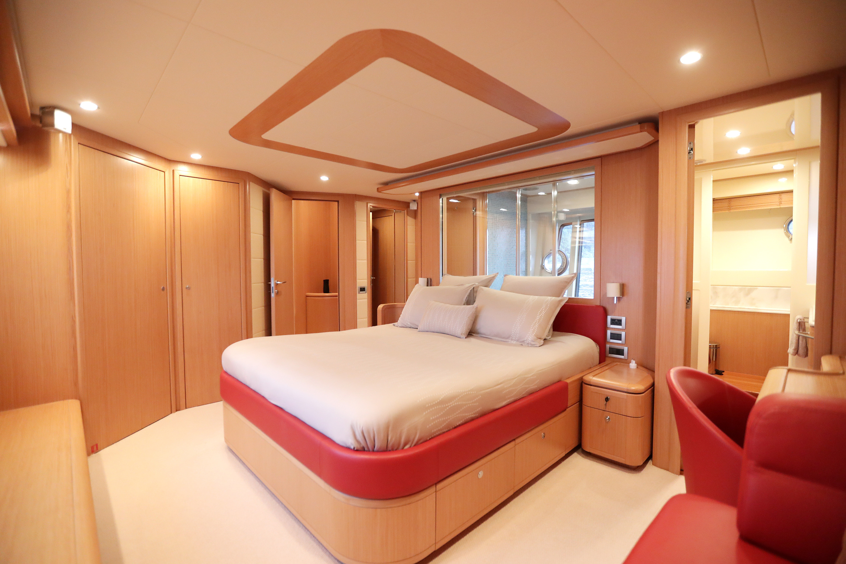 2009 FERRETTI 830 a noleggio (photo 17)