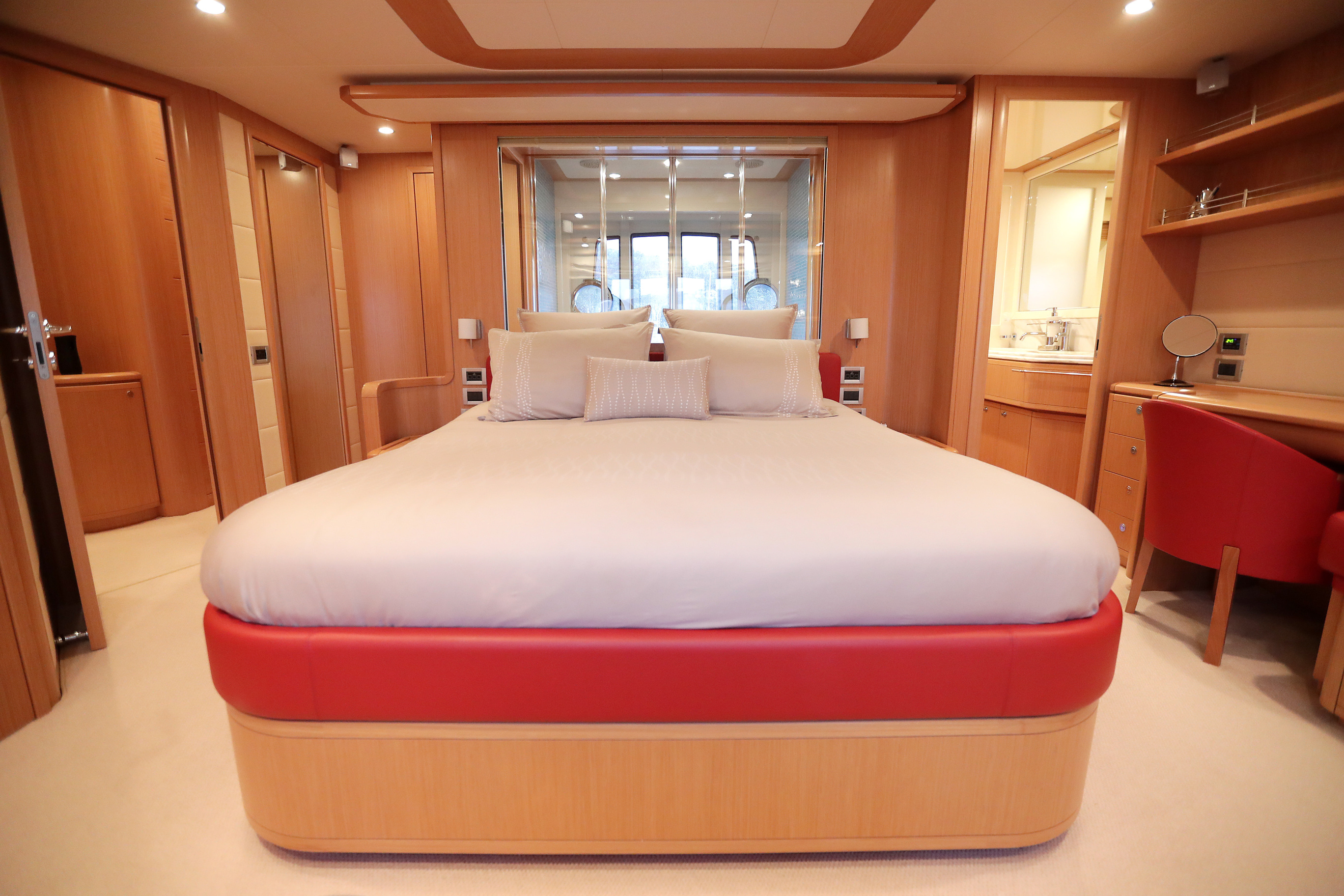2009 FERRETTI 830 a noleggio (photo 18)