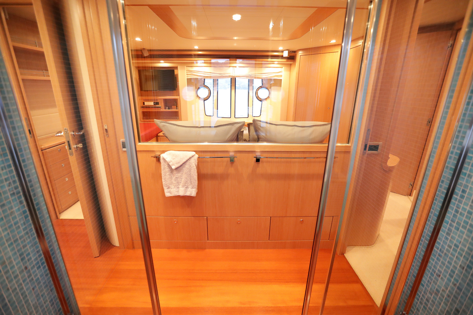2009 FERRETTI 830 a noleggio (photo 19)