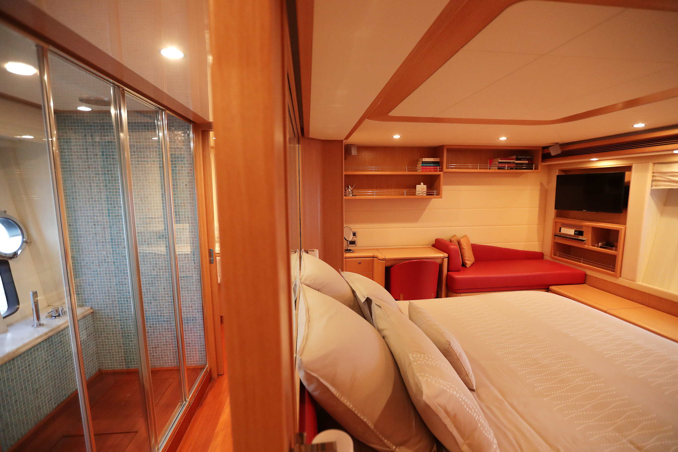 2009 FERRETTI 830 a noleggio (photo 22)