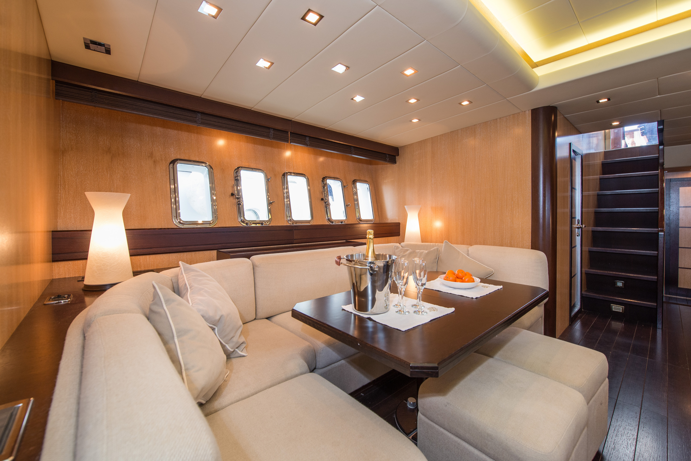 2005 Overmarine MANGUSTA 80 te huur (photo 3)