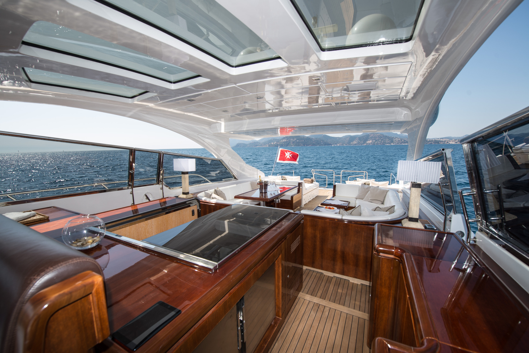 2005 Overmarine MANGUSTA 80 te huur (photo 7)