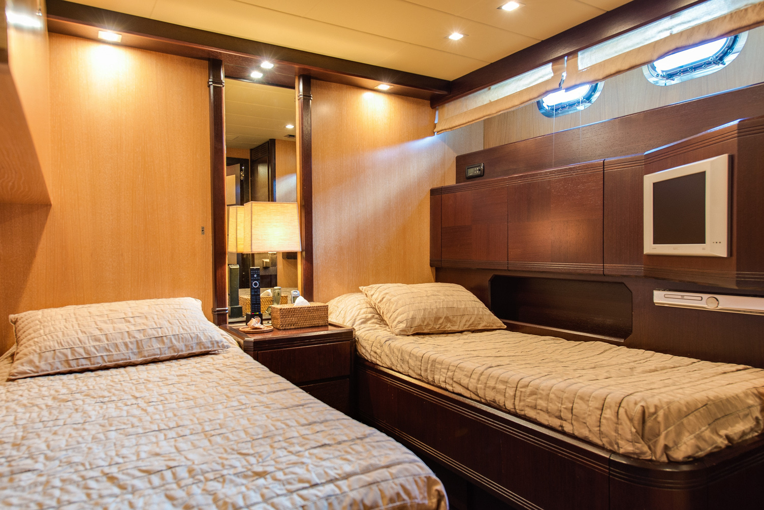 2005 Overmarine MANGUSTA 80 te huur (photo 9)