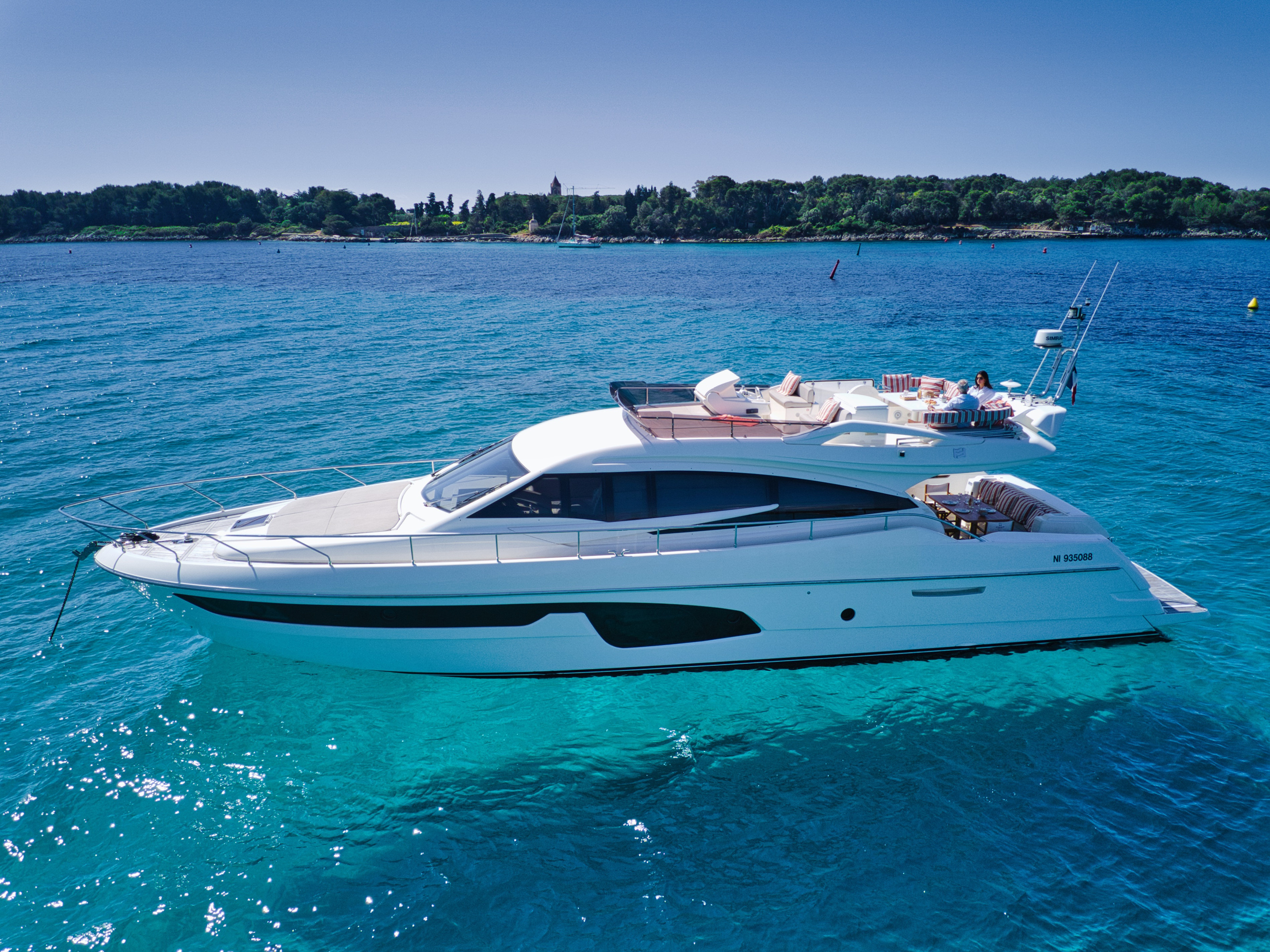 2018 FERRETTI 650 a noleggio (photo 2)