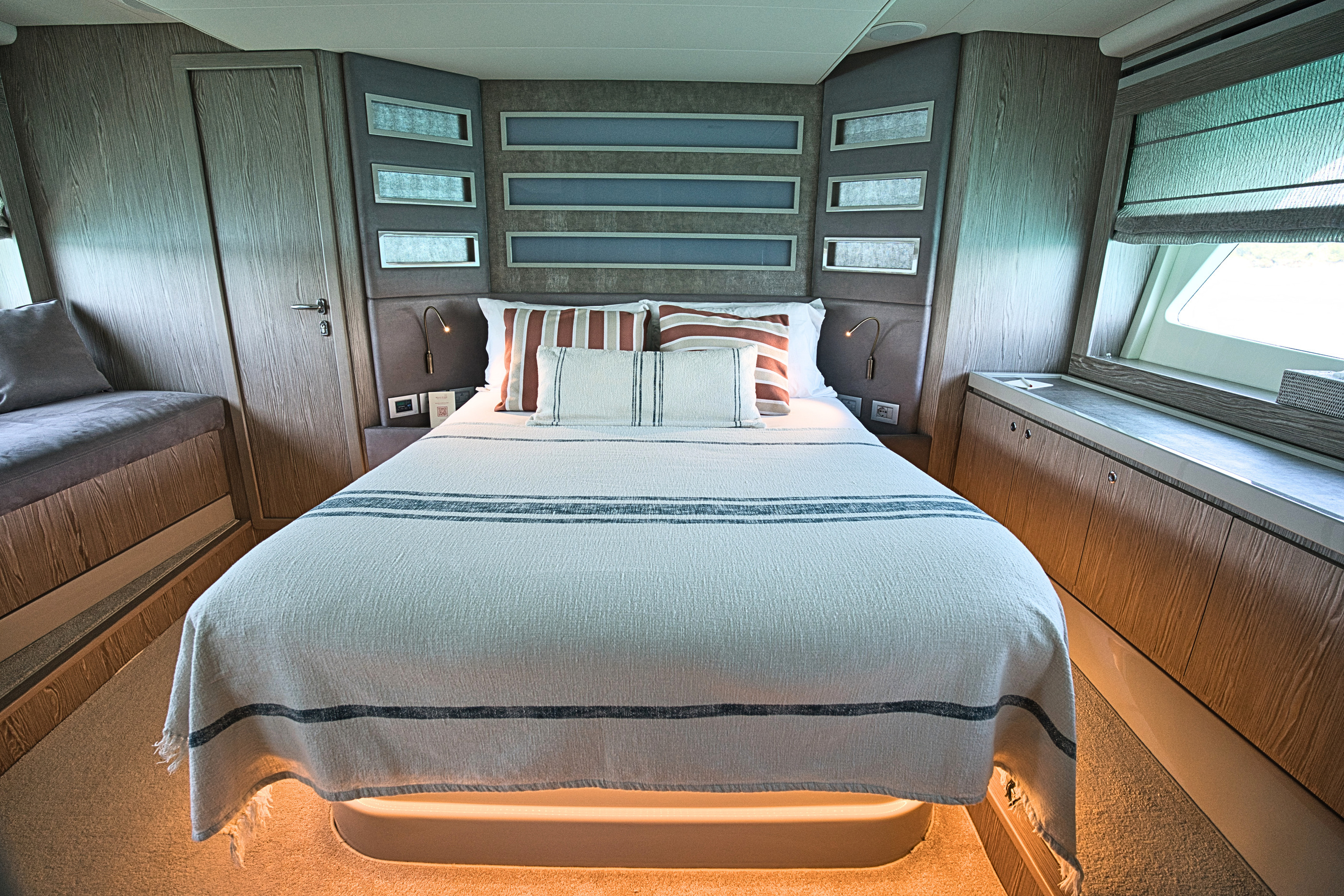2018 FERRETTI 650 a noleggio (photo 21)