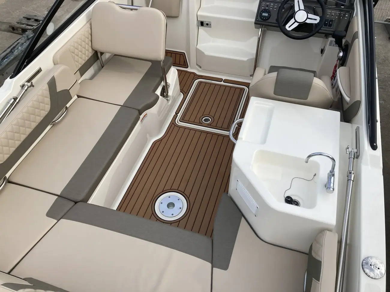 2023 Bayliner VR6 Cuddy Outboard te koop (photo 8)