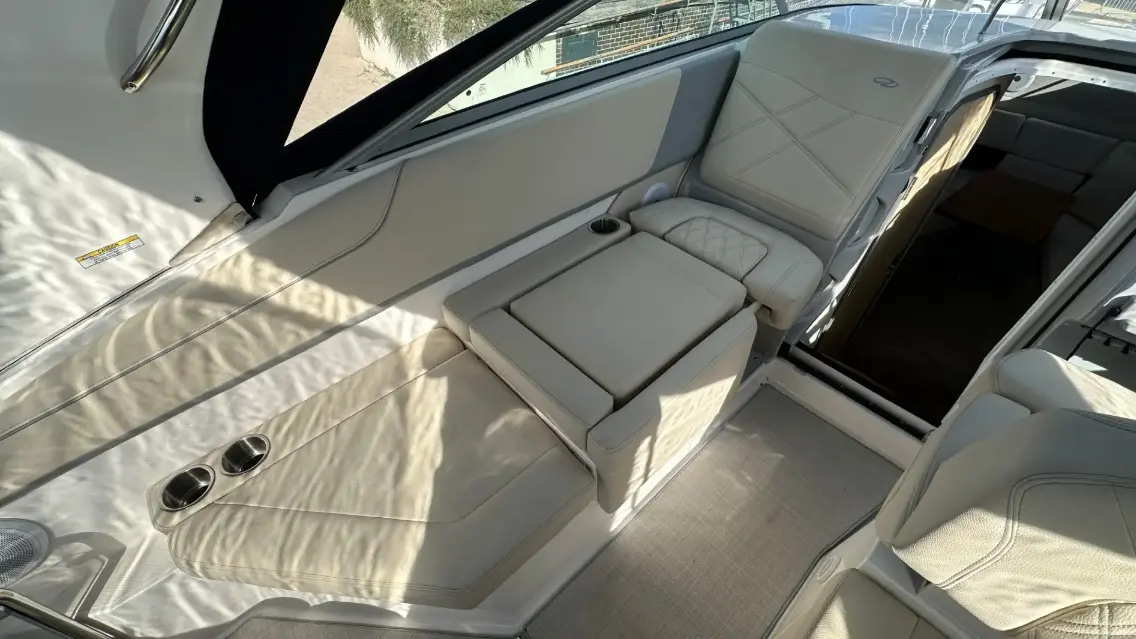 2025 Regal 26 Express Cruiser te koop (photo 13)