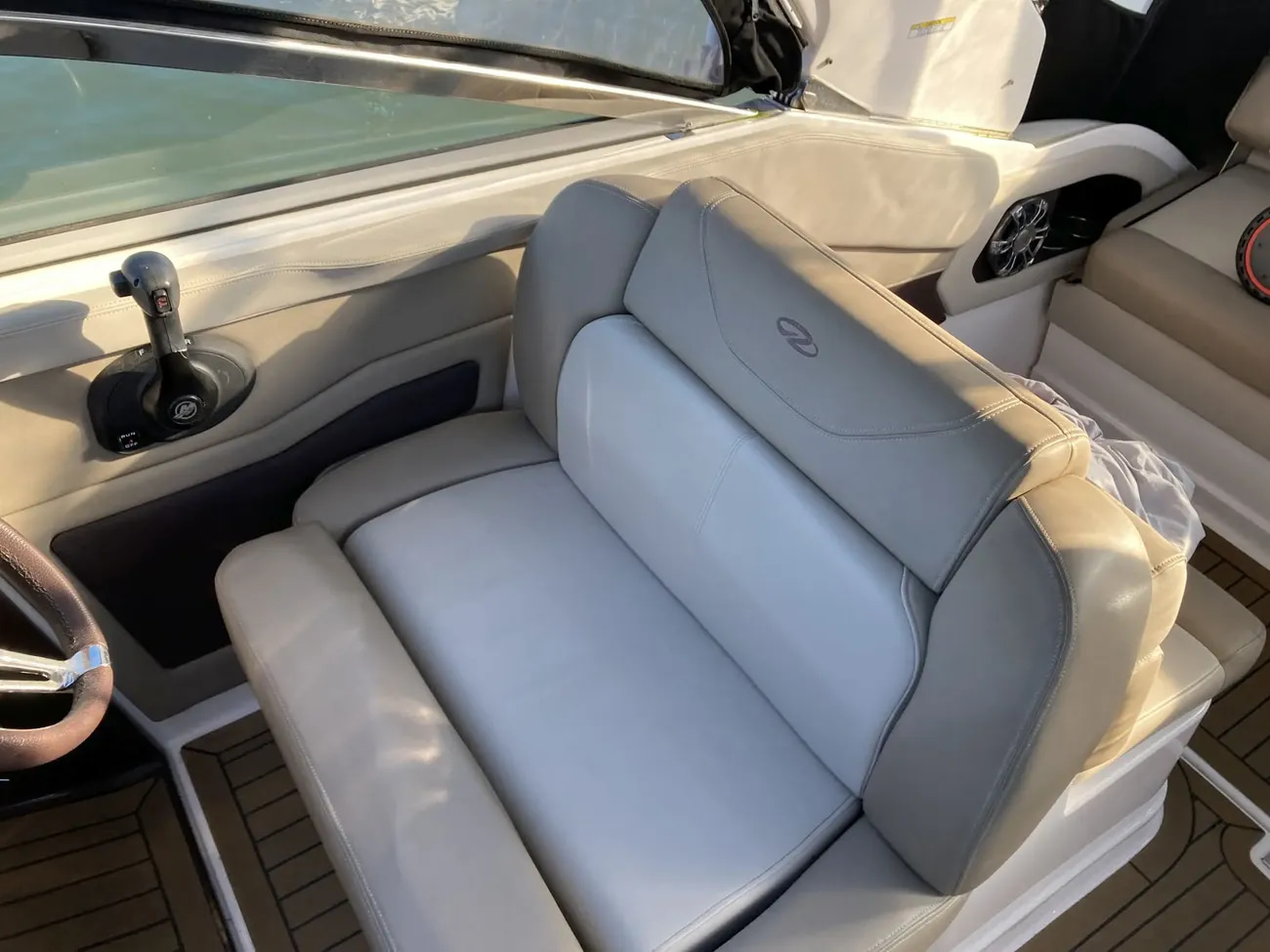 2014 Regal 280 Express à vendre (photo 21)