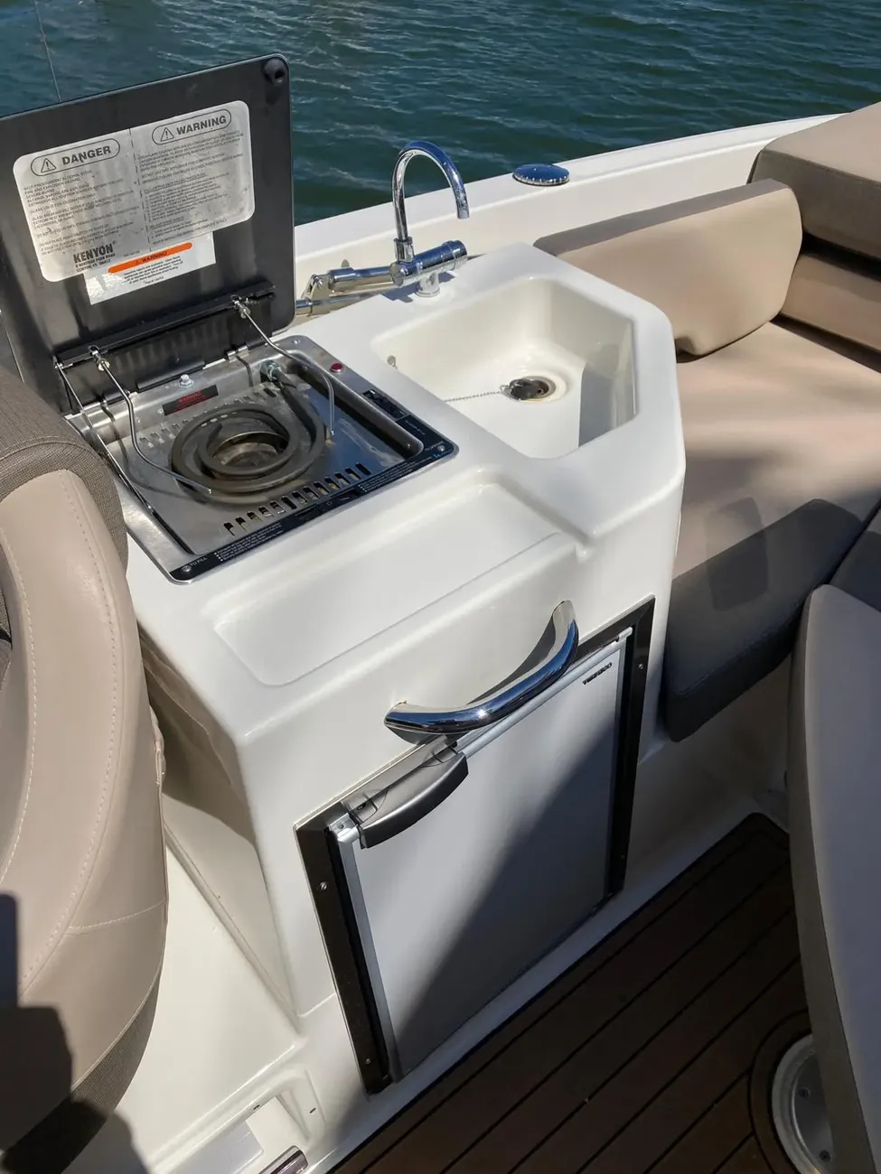 2019 Bayliner VR6 Cuddy Outboard à venda (photo 9)
