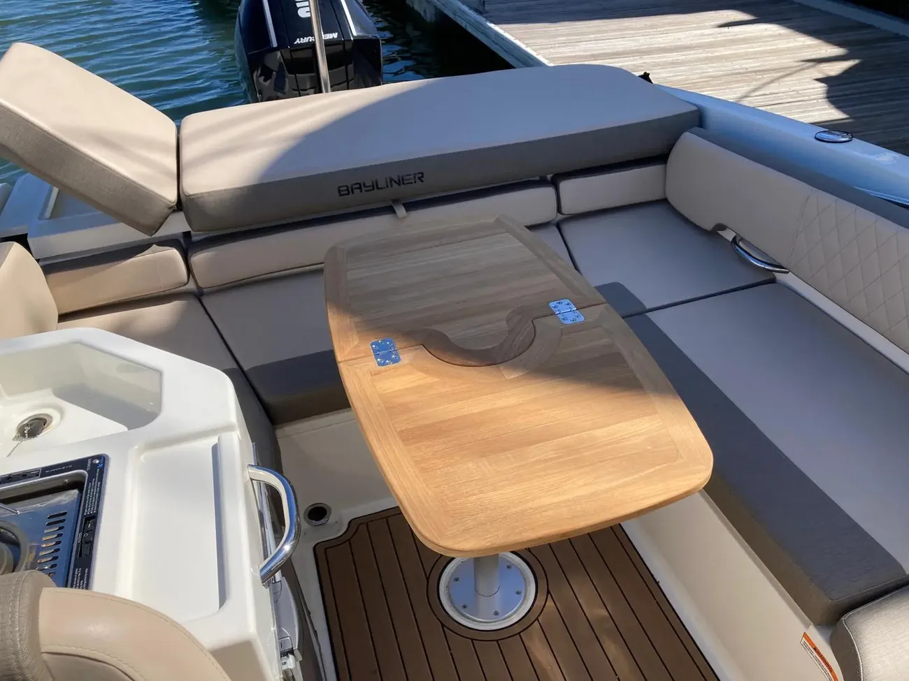 2019 Bayliner VR6 Cuddy Outboard à venda (photo 17)