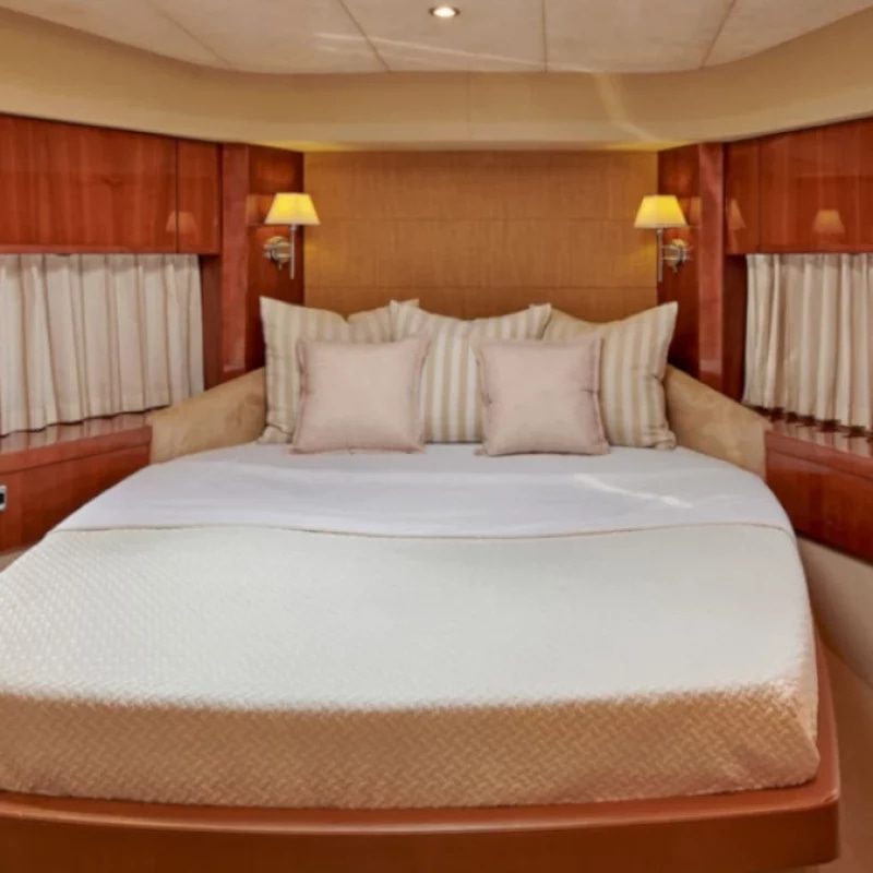 2007 Princess V70 for charter (photo 6)