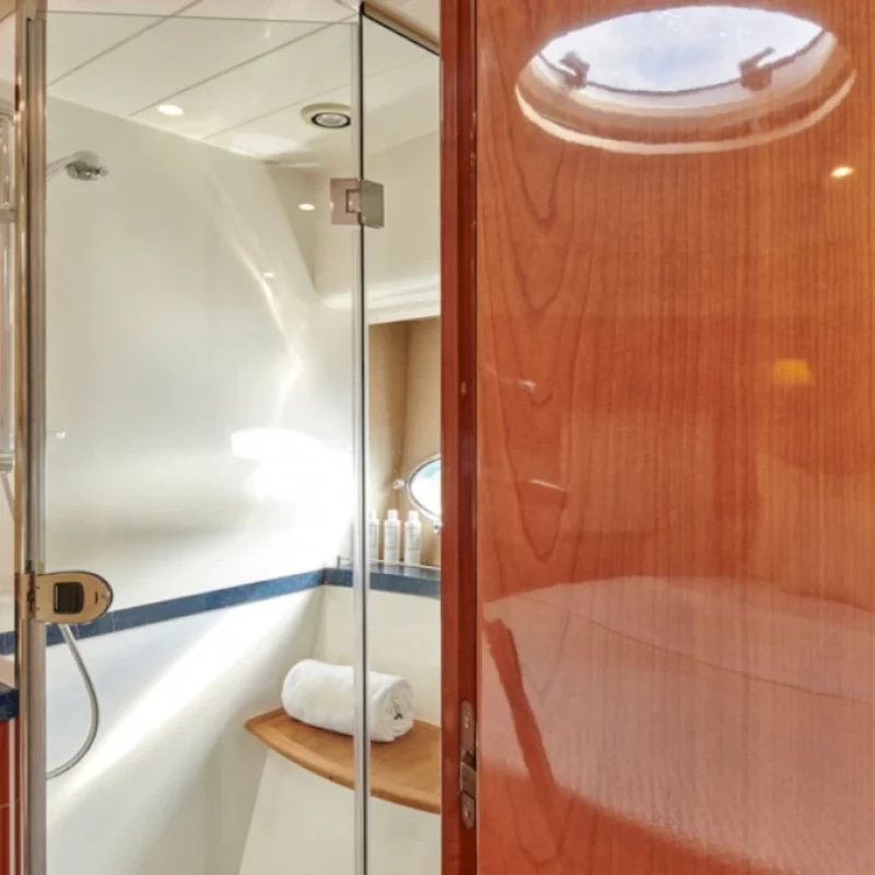 2007 Princess V70 for charter (photo 9)