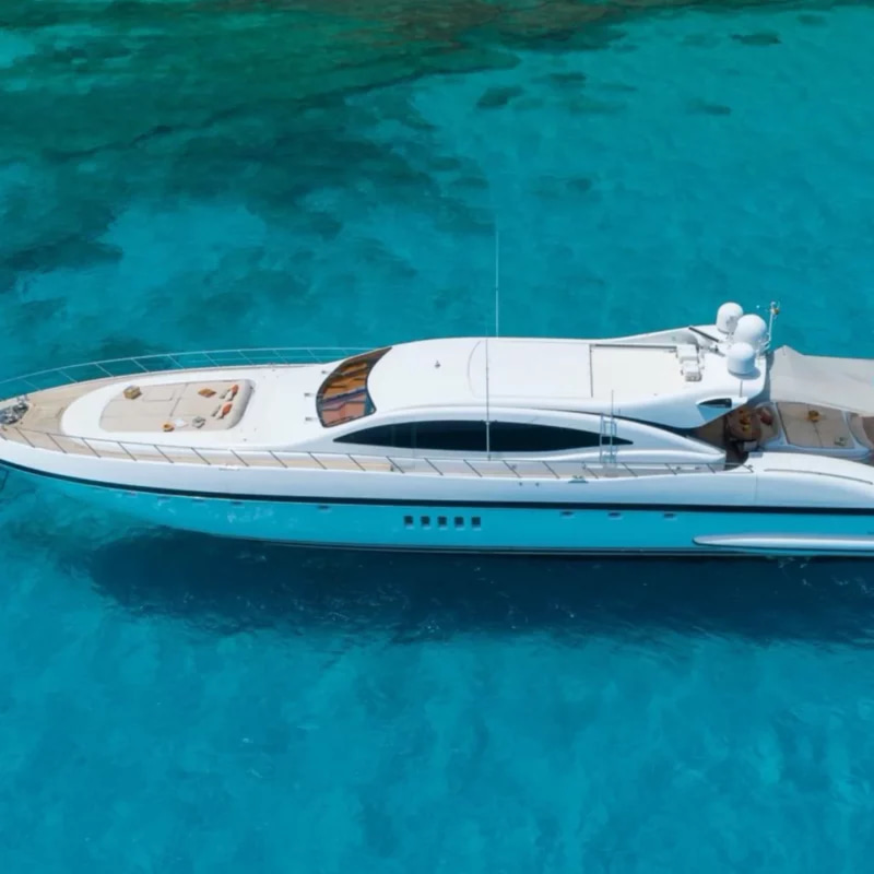 2021 Mangusta 108 zu chartern (photo 1)