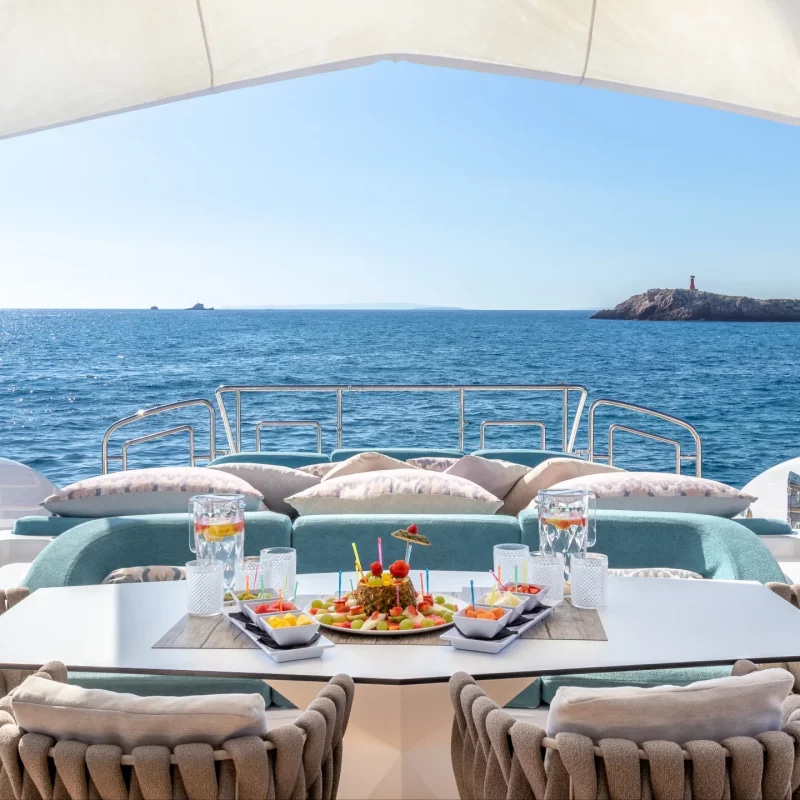 2003 Mangusta 108 for charter (photo 12)