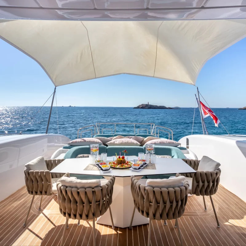 2003 Mangusta 108 for charter (photo 14)