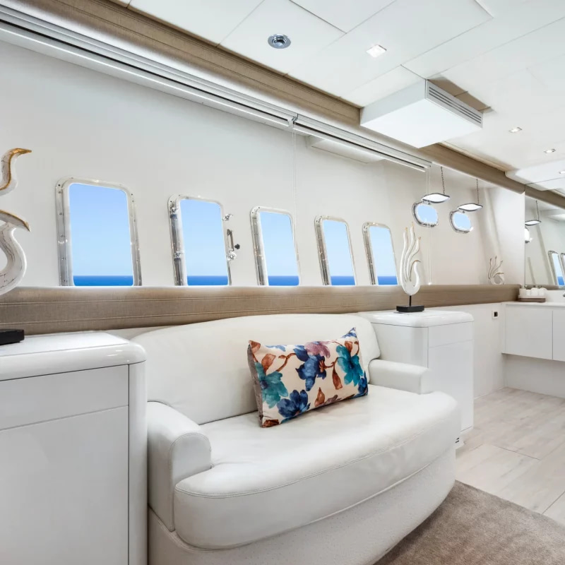 2003 Mangusta 108 for charter (photo 18)