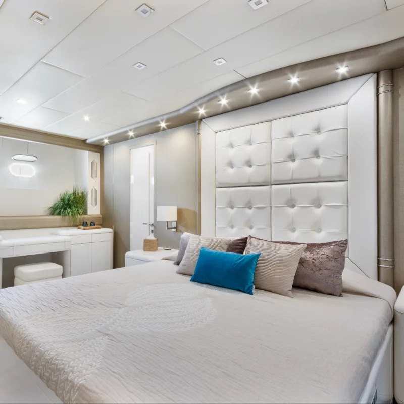2003 Mangusta 108 for charter (photo 21)