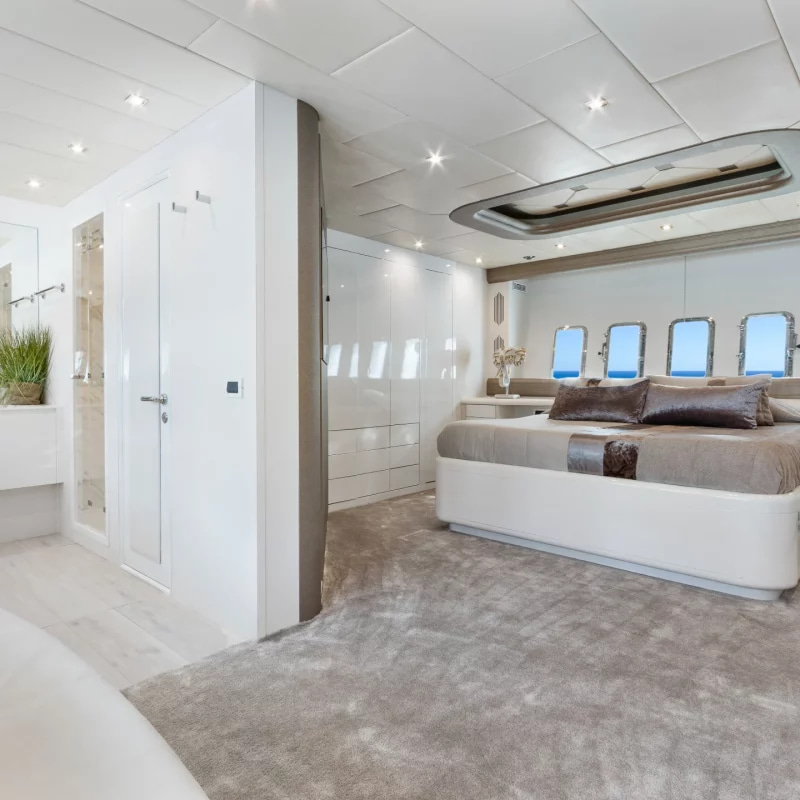 2003 Mangusta 108 for charter (photo 22)