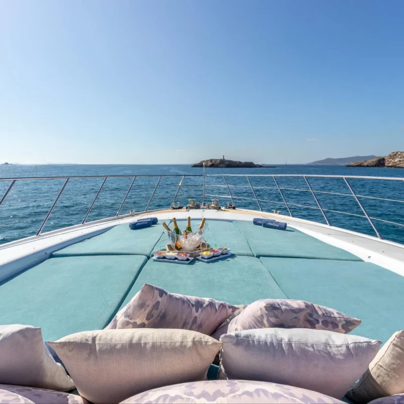 2003 Mangusta 108 for charter (photo 24)