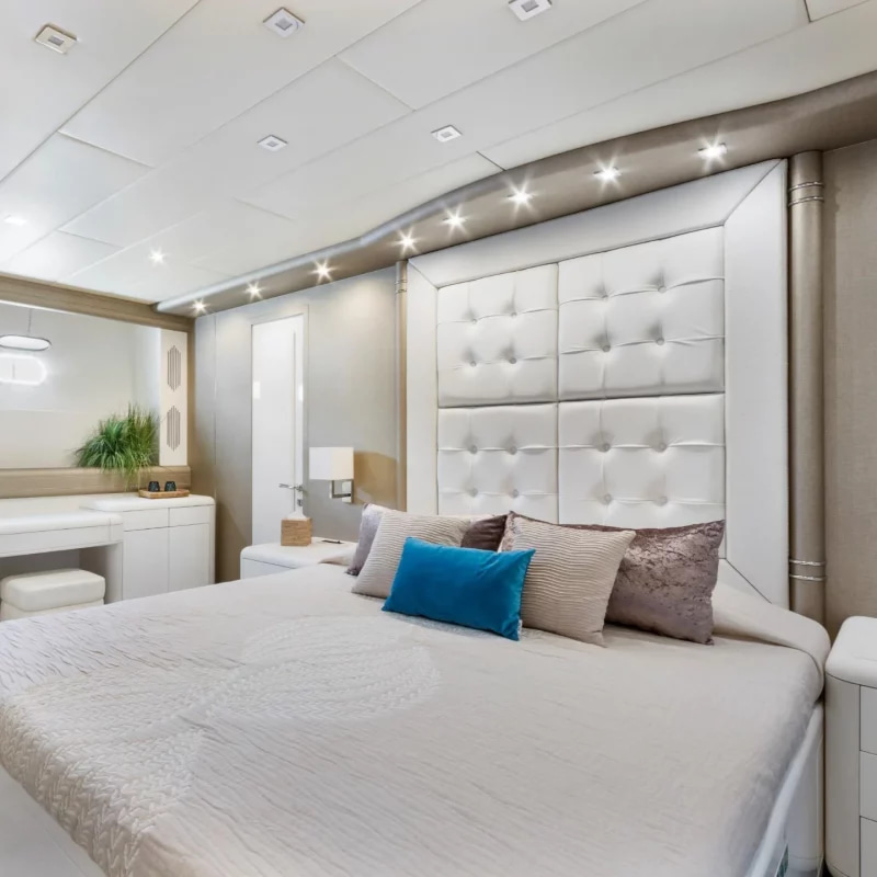 2003 Mangusta 108 for charter (photo 32)