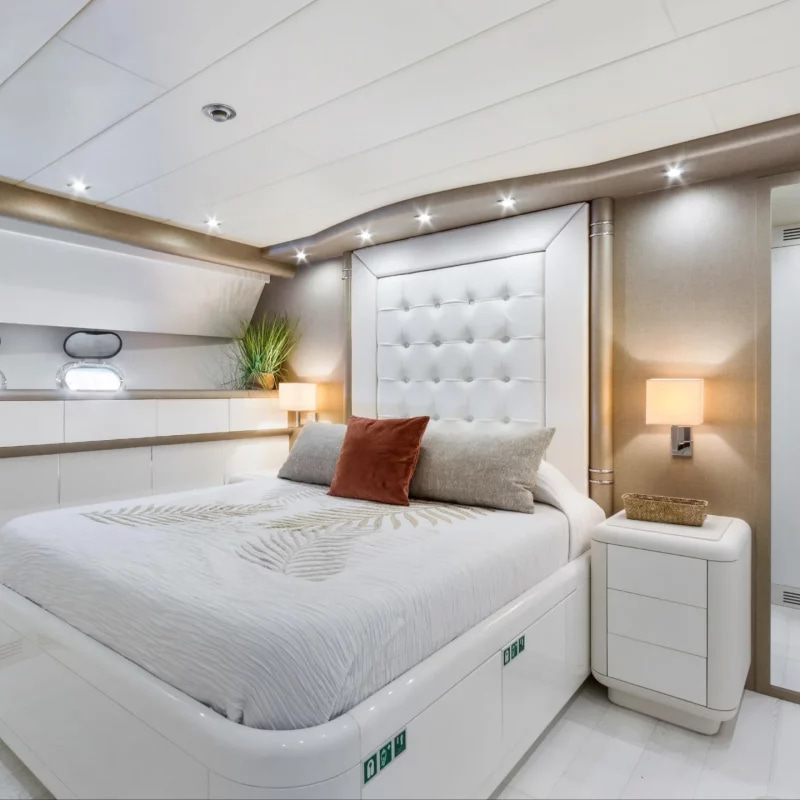2003 Mangusta 108 for charter (photo 33)