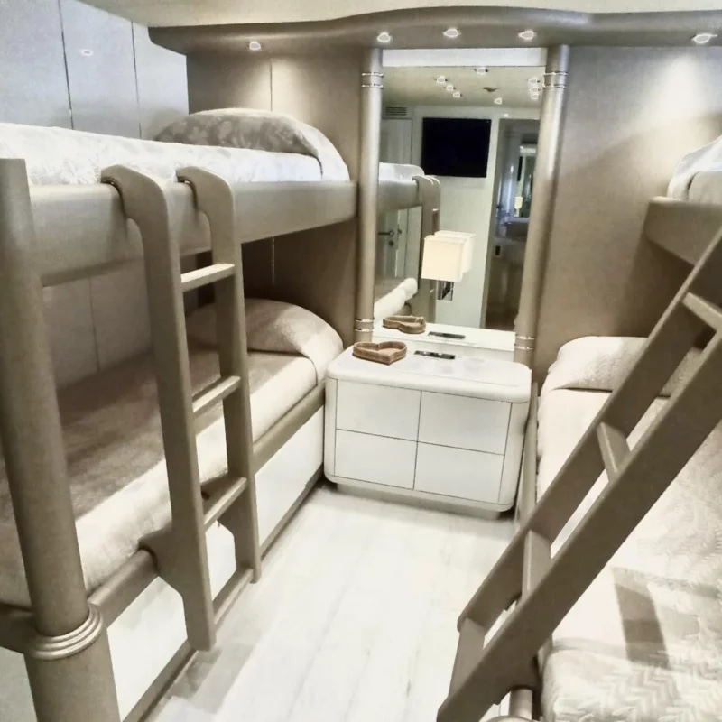 2003 Mangusta 108 for charter (photo 34)