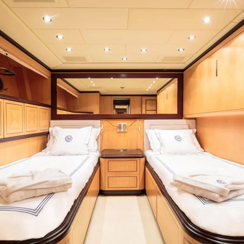 2006 Mangusta 92 te huur (photo 37)