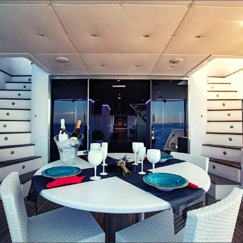 2010 Explorer 92 en alquiler (photo 8)