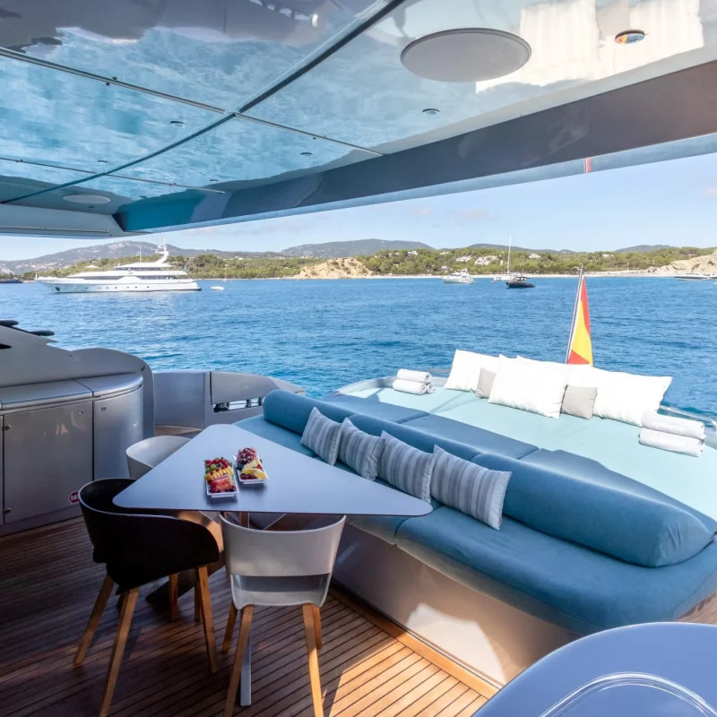 2018 Pershing 90 a noleggio (photo 5)
