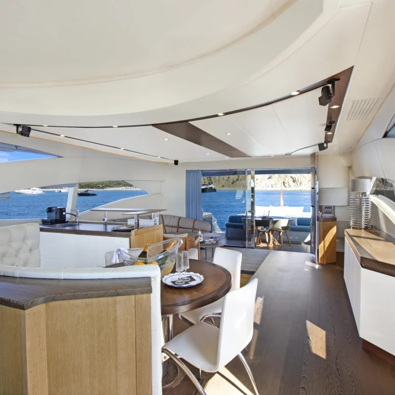 2018 Pershing 90 a noleggio (photo 12)