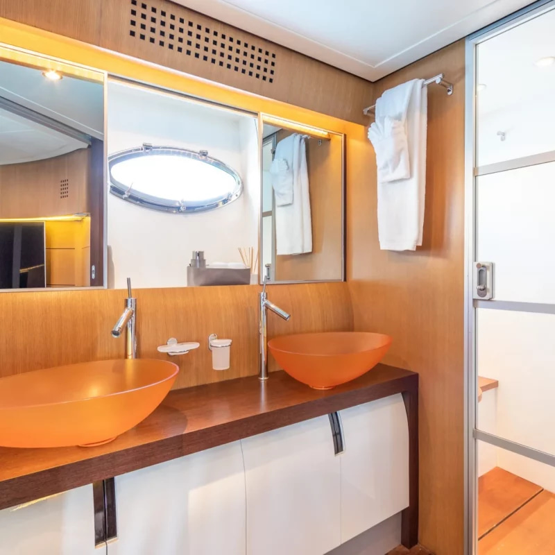 2018 Pershing 90 a noleggio (photo 15)