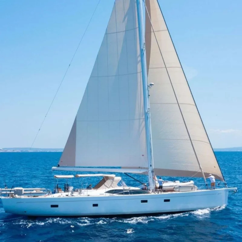 2014 Oyster 825 a noleggio (photo 1)